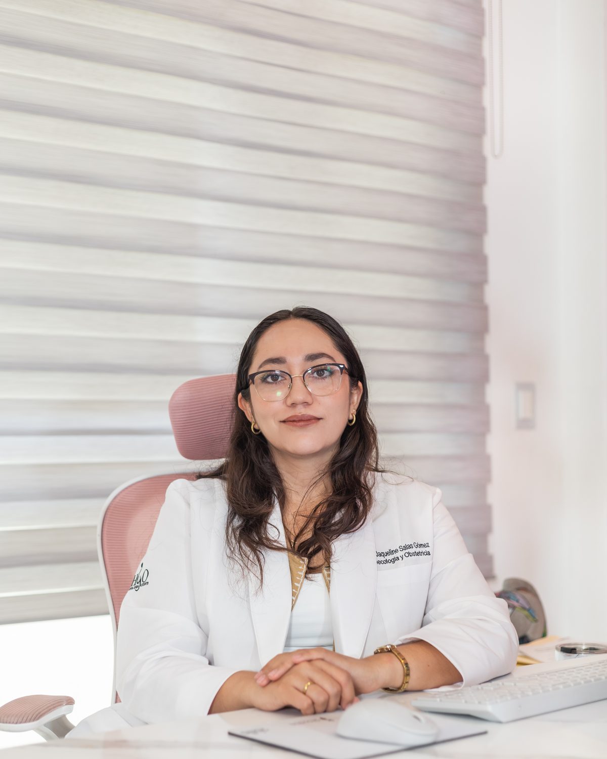 Dra. Jaqueline Salas en consulta en Mia Therafemina